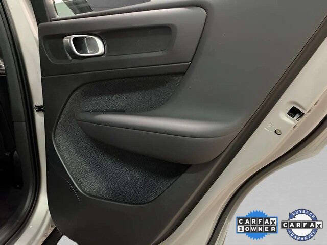 2025 Volvo XC40 B5 Plus Bright Theme