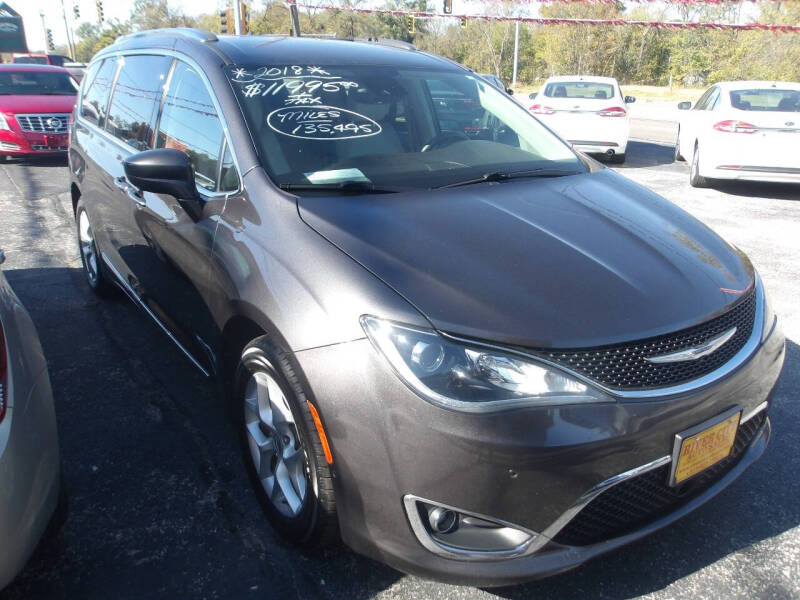 2018 Chrysler Pacifica Touring L's photo
