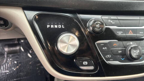 2017 Chrysler Pacifica Touring-L