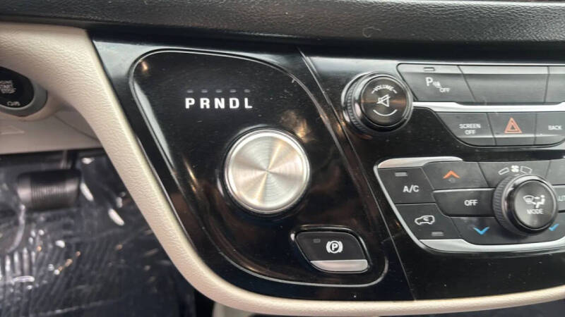 2017 Chrysler Pacifica Touring-L