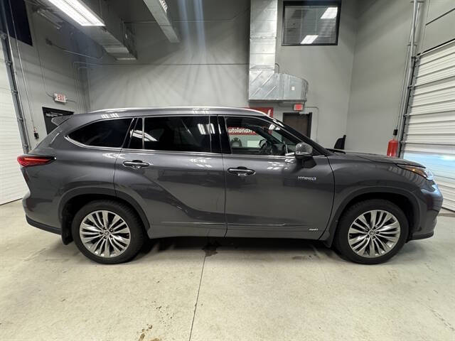 2021 Toyota Highlander Hybrid Platinum