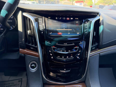 2017 Cadillac Escalade Standard