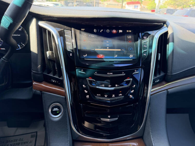 2017 Cadillac Escalade Standard