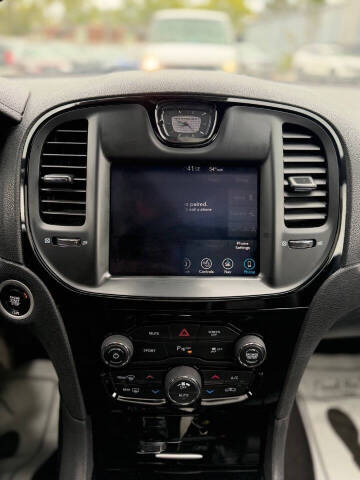 2017 Chrysler 300 S