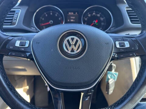 2017 Volkswagen Passat 1.8T R-Line