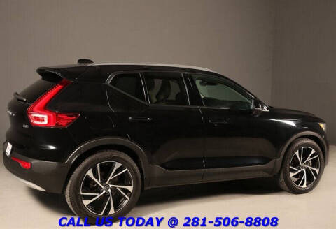 2022 Volvo XC40 T5 Momentum