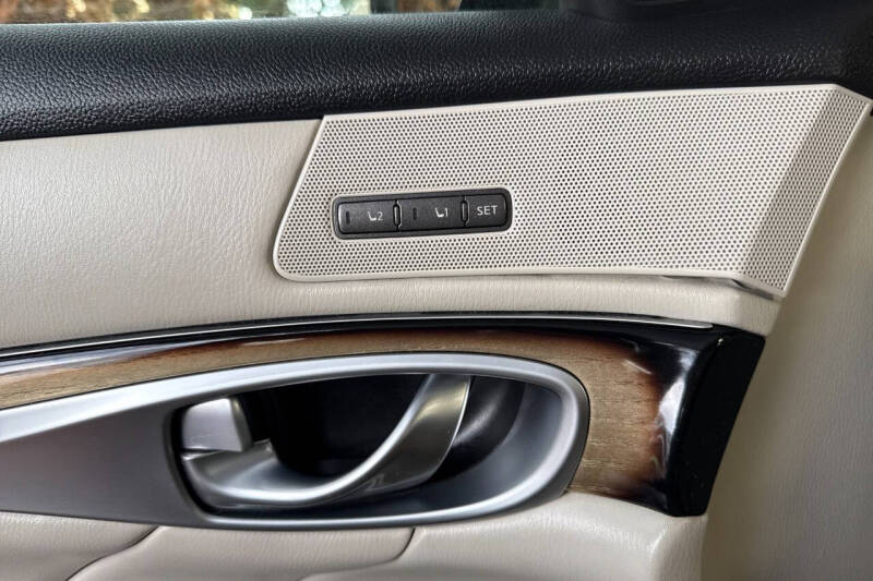 2015 Infiniti Q70 3.7