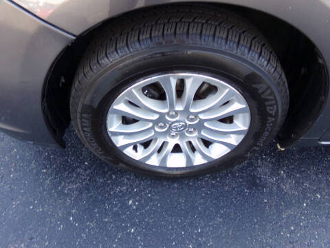 2011 Toyota Sienna XLE 7-Passenger Auto Access Seat