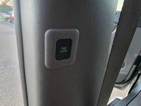 2009 Toyota Sienna LE 7-Passenger