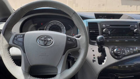 2011 Toyota Sienna SE 8-Passenger