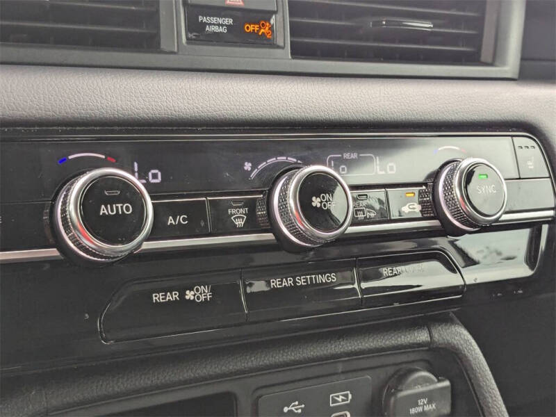 2024 Honda Pilot EX-L w/Rear Captain's Chairs