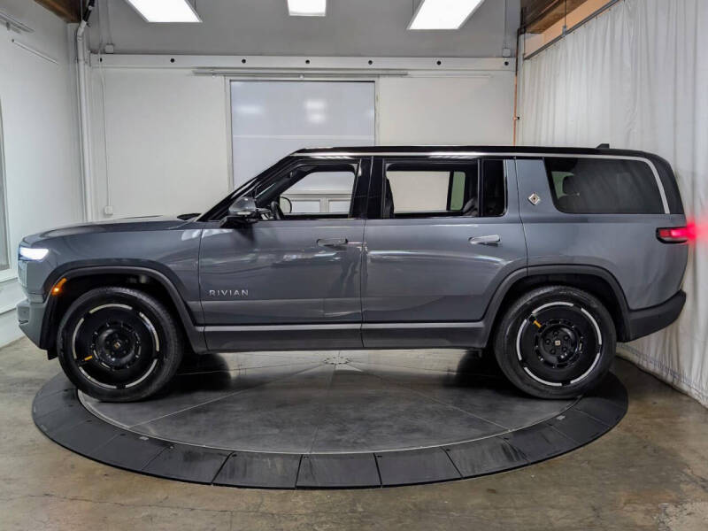 2025 Rivian R1S