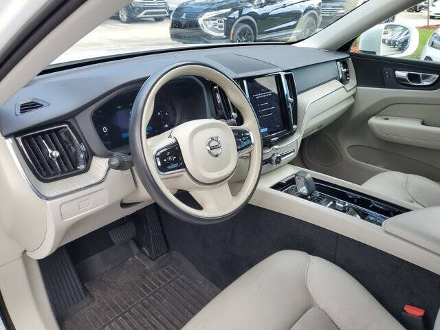 2023 Volvo XC60 B5 Plus Bright Theme