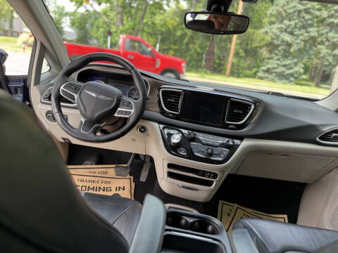 2017 Chrysler Pacifica Touring-L