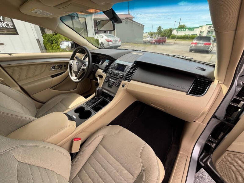 2018 Ford Taurus SE