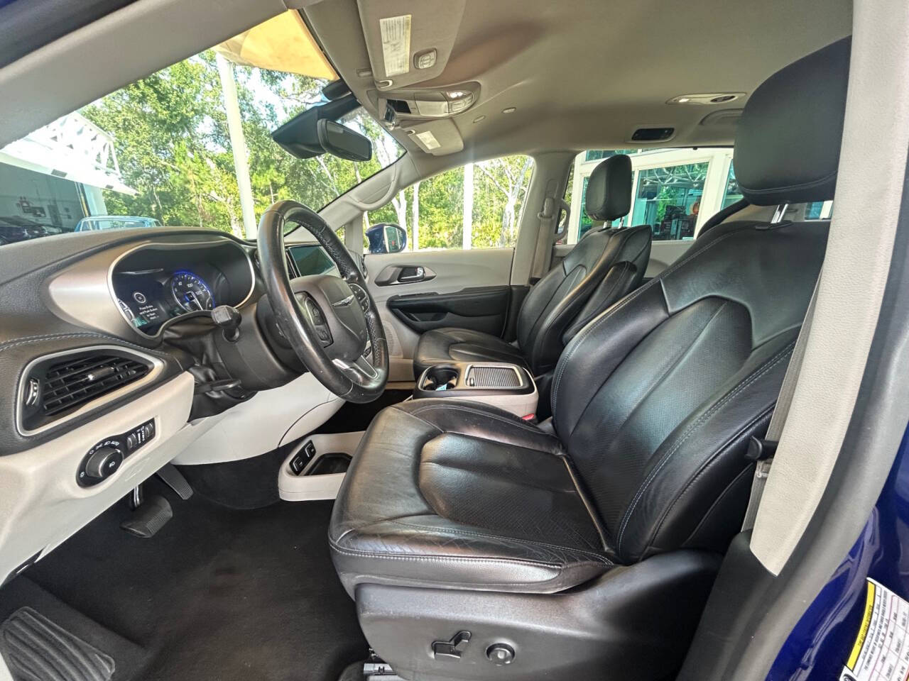 2021 Chrysler Pacifica 24