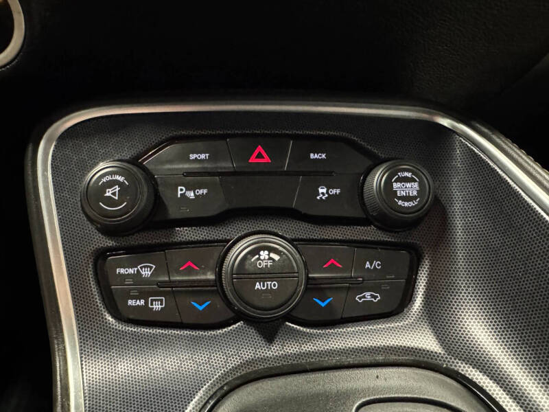 2015 Dodge Challenger SXT Plus