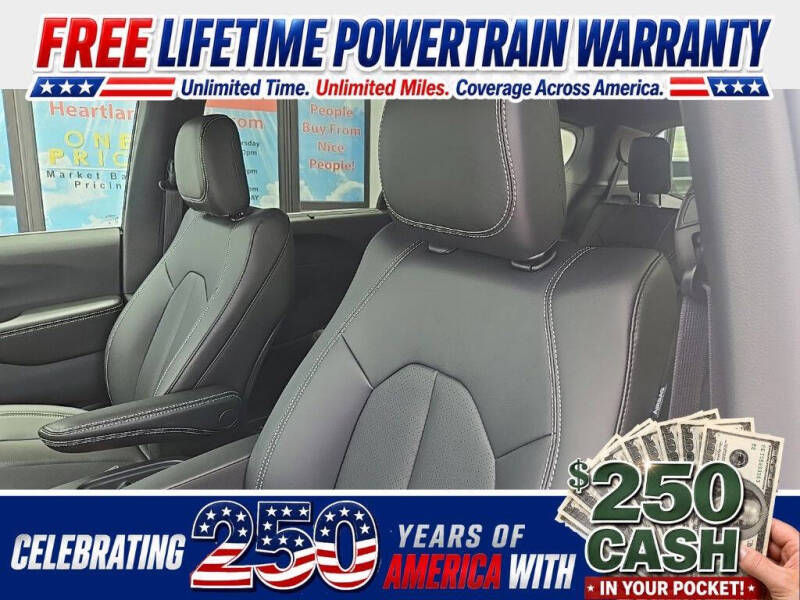 2027 Chrysler Pacifica Select