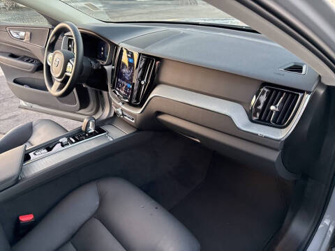 2025 Volvo XC60 B5 Plus Dark Theme