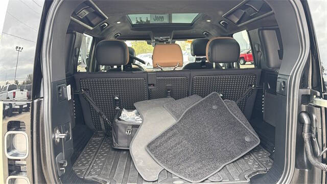 2025 Land Rover Defender 110 P400 X