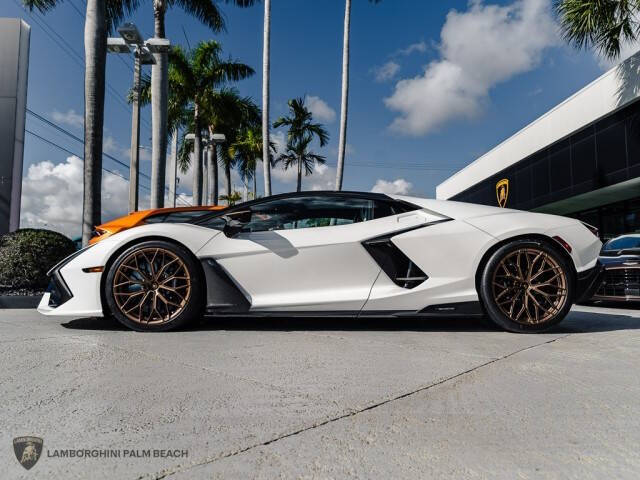 2025 Lamborghini Revuelto