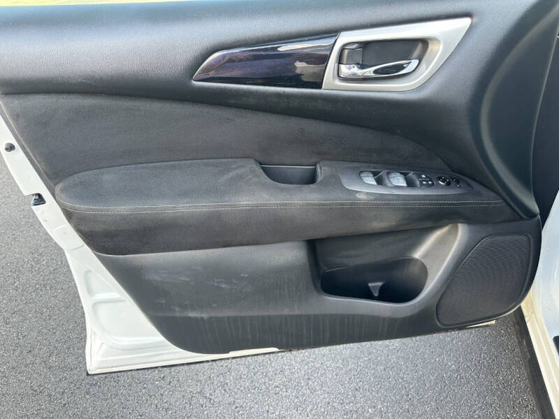 2015 Nissan Pathfinder SV