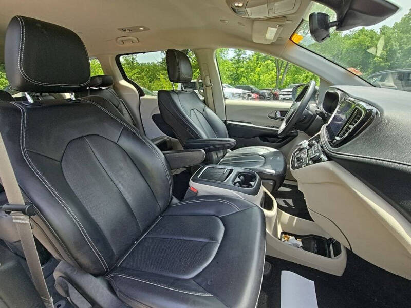 2023 Chrysler Pacifica Touring L