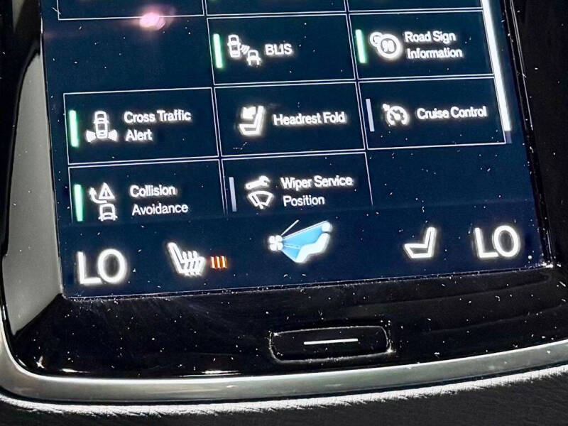 2020 Volvo XC90 T6 Momentum 6-Passenger