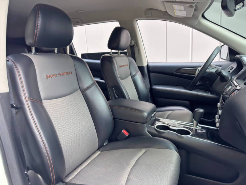 2020 Nissan Pathfinder SV