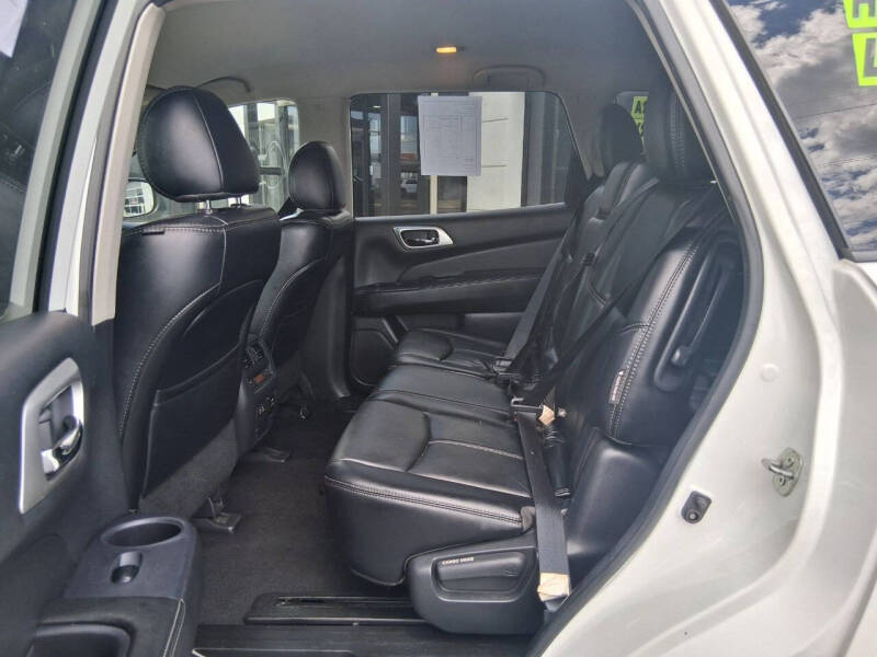 2019 Nissan Pathfinder SL