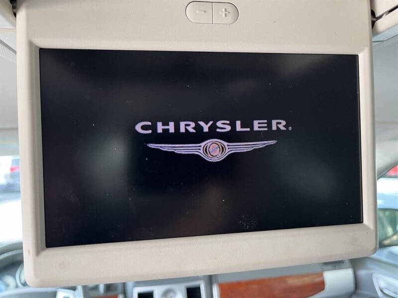 2009 Chrysler Town and Country Touring