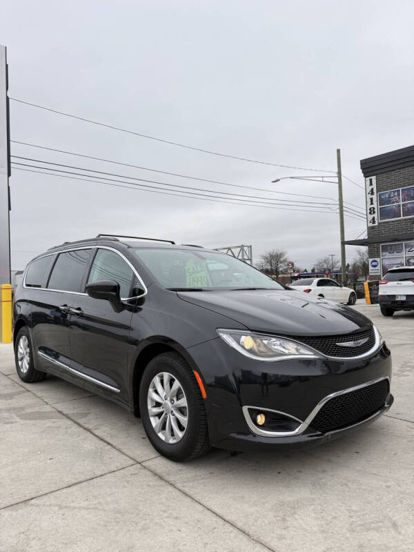 2017 Chrysler Pacifica Touring-L