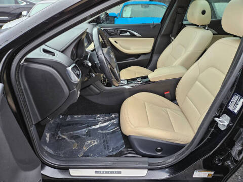 2017 Infiniti QX30 Premium