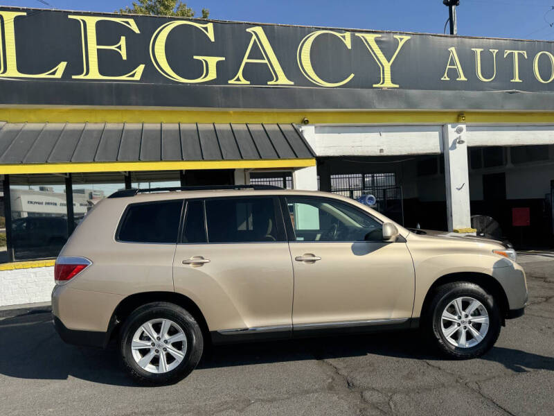 2011 Toyota Highlander SE's photo