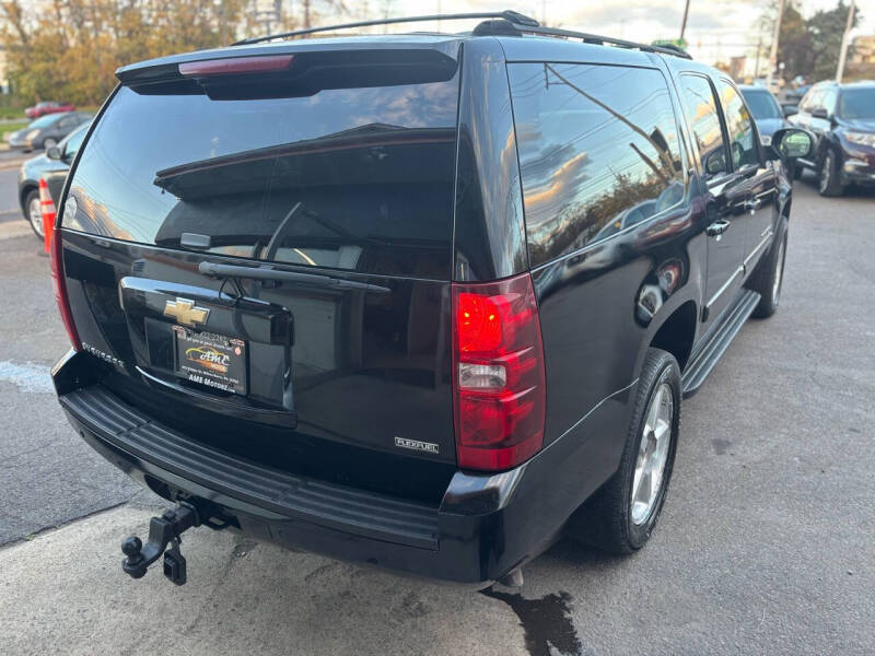 2007 Chevrolet Suburban null photo 15