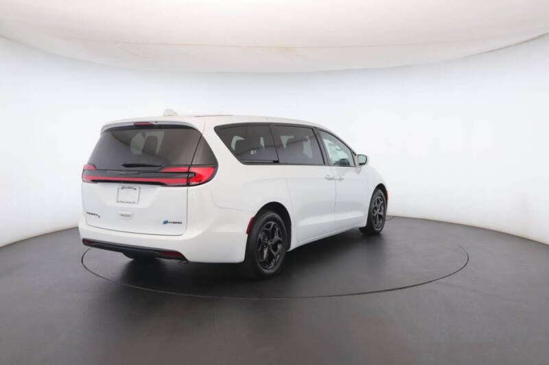 2022 Chrysler Pacifica Hybrid Touring L