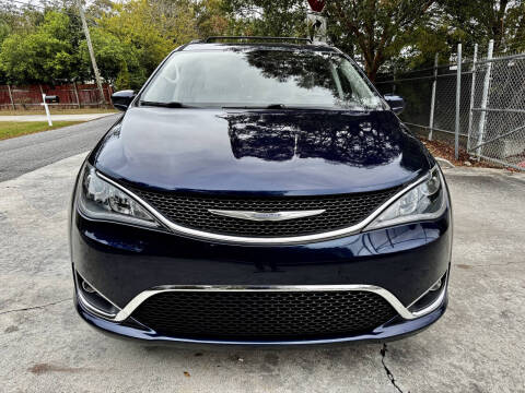 2017 Chrysler Pacifica Touring-L Plus