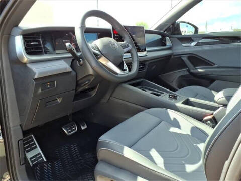 2025 Volkswagen Tiguan SE R-Line Black