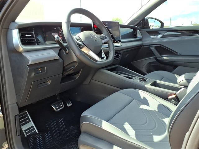 2025 Volkswagen Tiguan SE R-Line Black