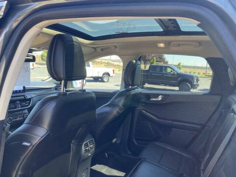 2020 Ford Escape Titanium