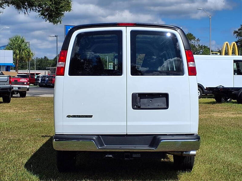 2025 Chevrolet Express 2500