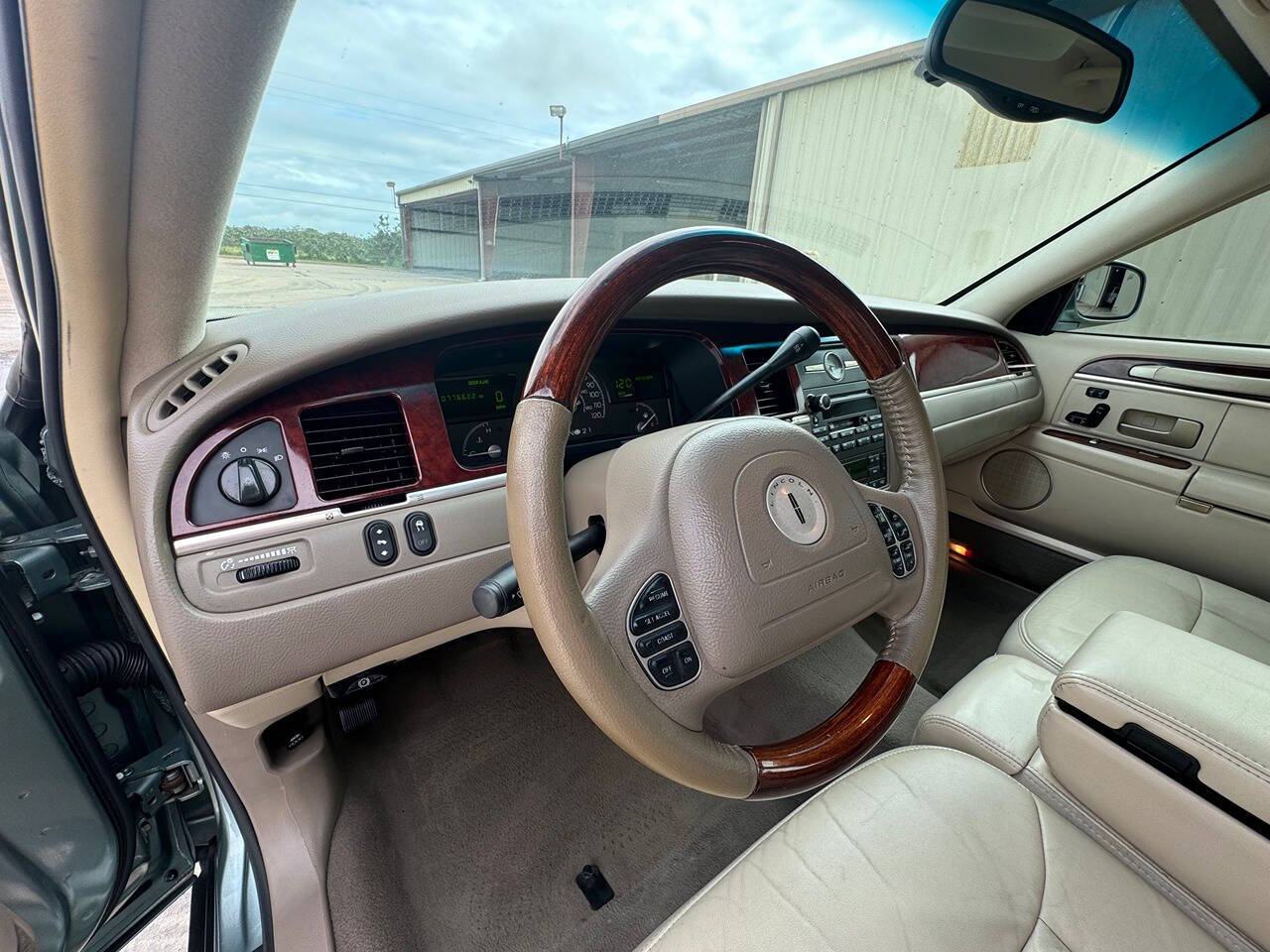 2004 Lincoln Town Car for sale at Carnival Car Company in Victoria, TX