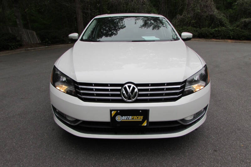 2014 Volkswagen Passat SEL Premium photo 10