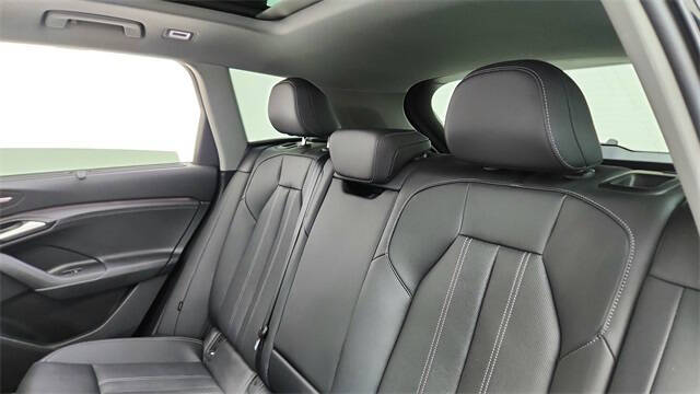 2025 Audi Q6 e-tron quattro Premium Plus