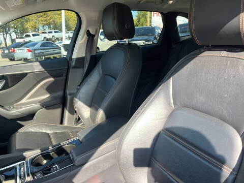 2017 Jaguar F-PACE 35t Prestige