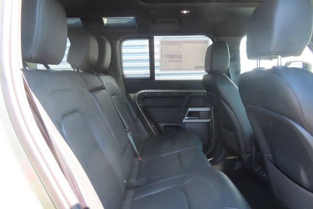 2024 Land Rover Defender 110 P300 S