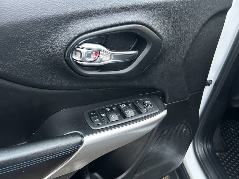 2020 Jeep Cherokee Upland