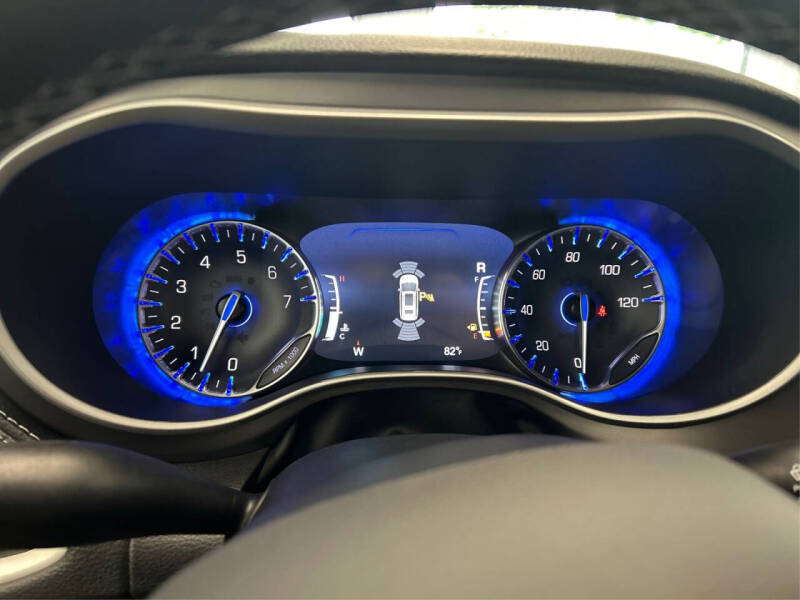 2027 Chrysler Pacifica Select
