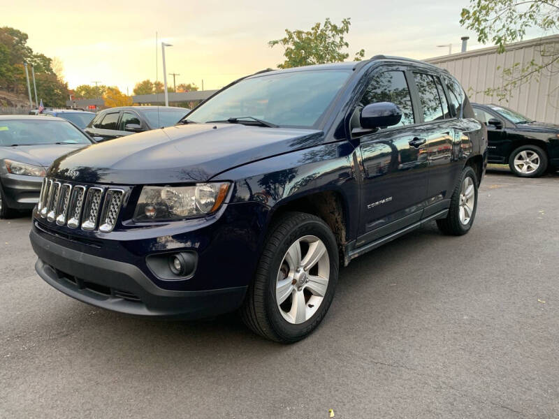 2017 Jeep Compass Latitude photo 2