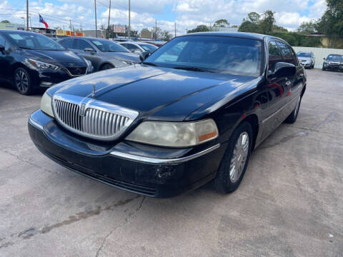 2010 Lincoln Town Car for sale at Sam's Auto Sales in Houston TX